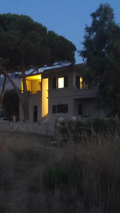 Tzanetos Seaside Villa Kyparissia Bagian luar foto