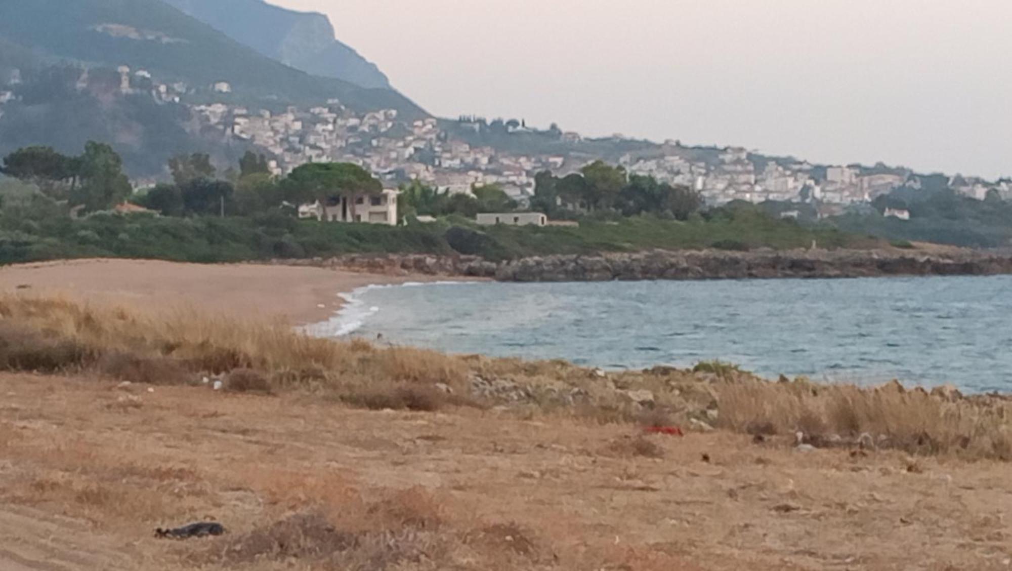Tzanetos Seaside Villa Kyparissia Bagian luar foto